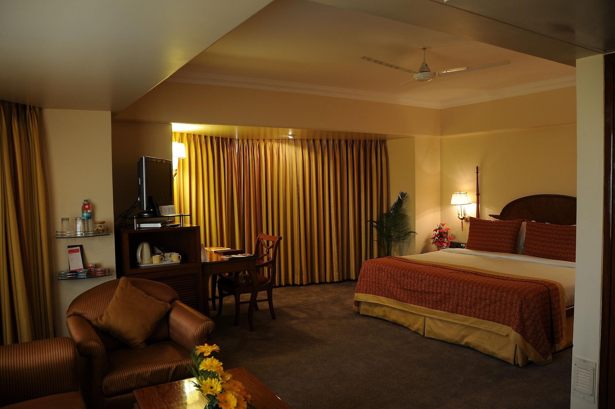 Hotel Ramada Plaza By Wyndham Palm Grove à Bombay Extérieur photo A suite at the Taj Bengal