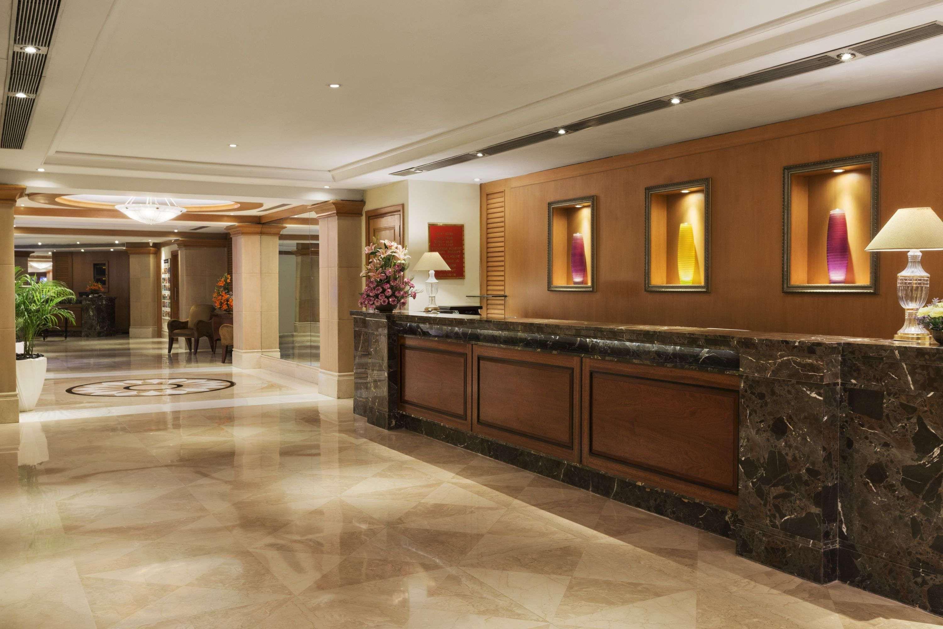 Hotel Ramada Plaza By Wyndham Palm Grove à Bombay Extérieur photo The lobby of the hotel
