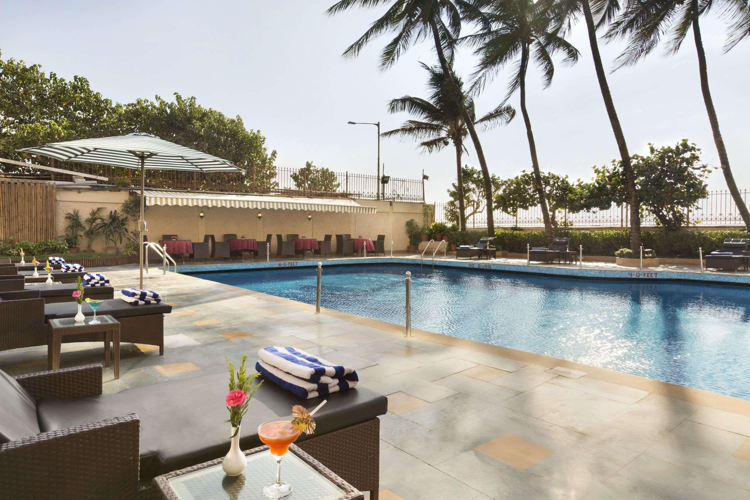Hotel Ramada Plaza By Wyndham Palm Grove à Bombay Extérieur photo Pool at the Taj Mahal Palace