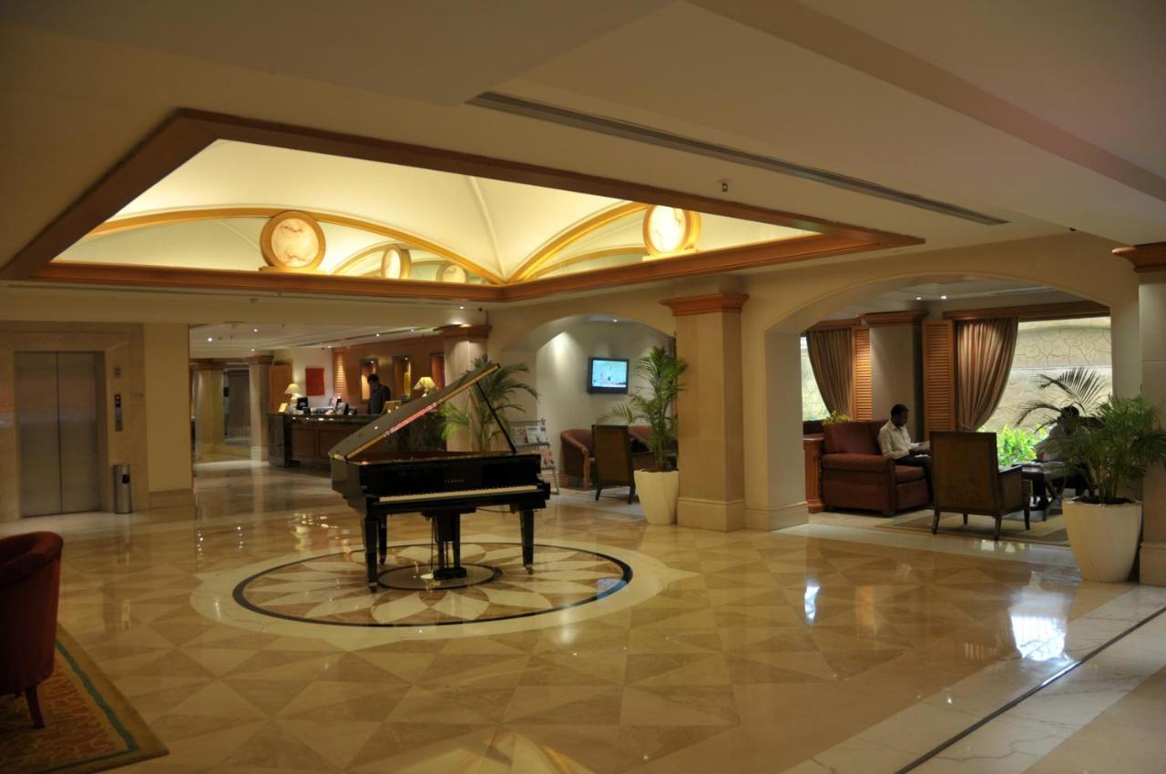 Hotel Ramada Plaza By Wyndham Palm Grove à Bombay Extérieur photo Lobby