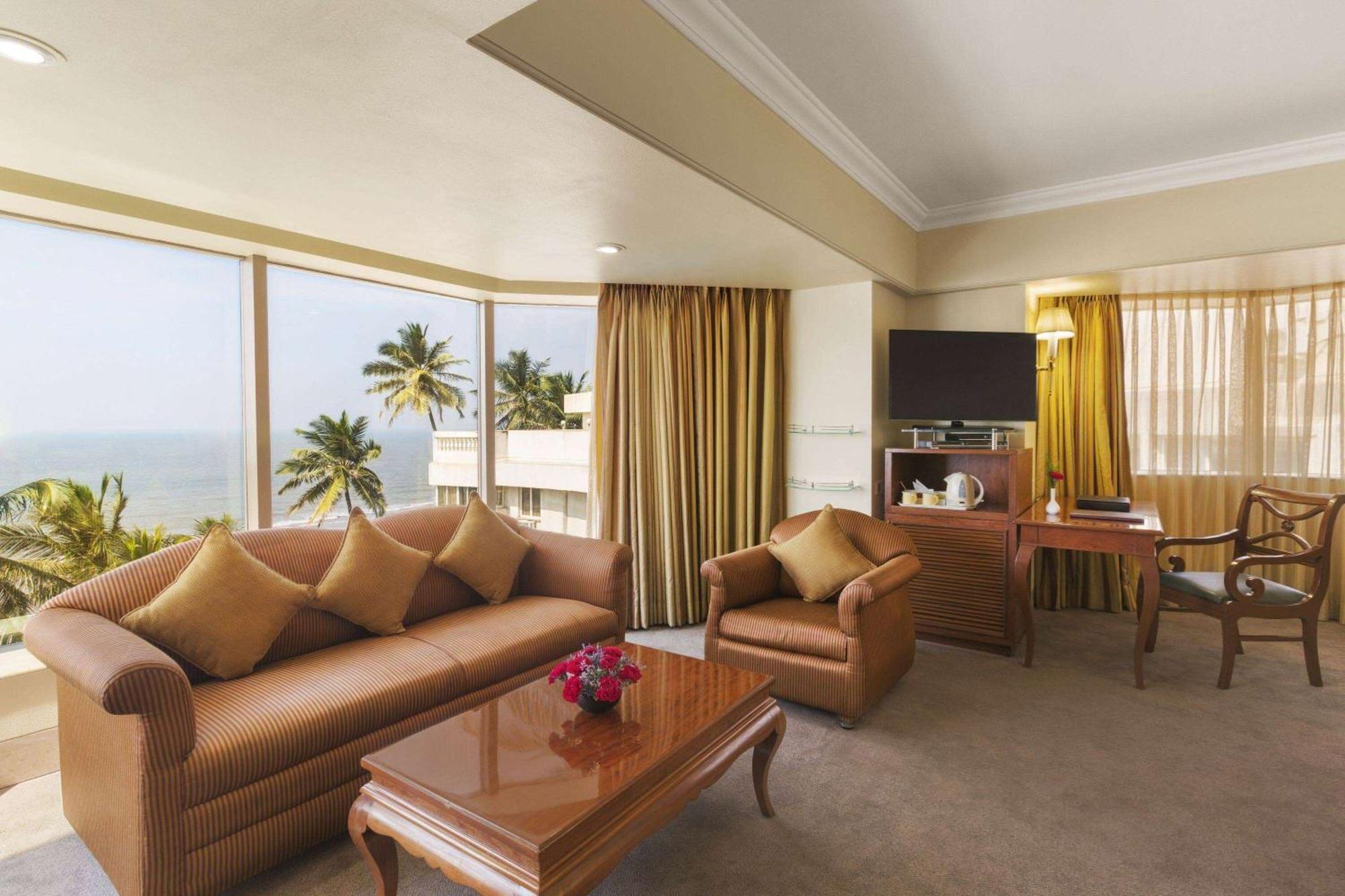 Hotel Ramada Plaza By Wyndham Palm Grove à Bombay Extérieur photo
