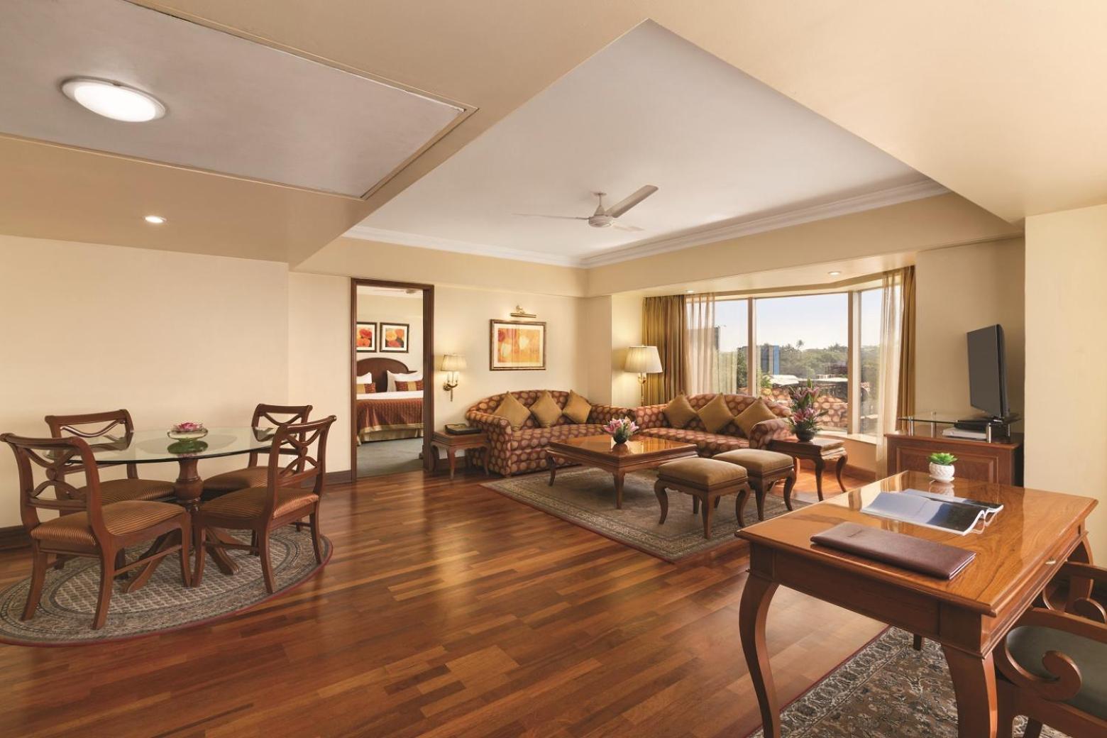 Hotel Ramada Plaza By Wyndham Palm Grove à Bombay Extérieur photo