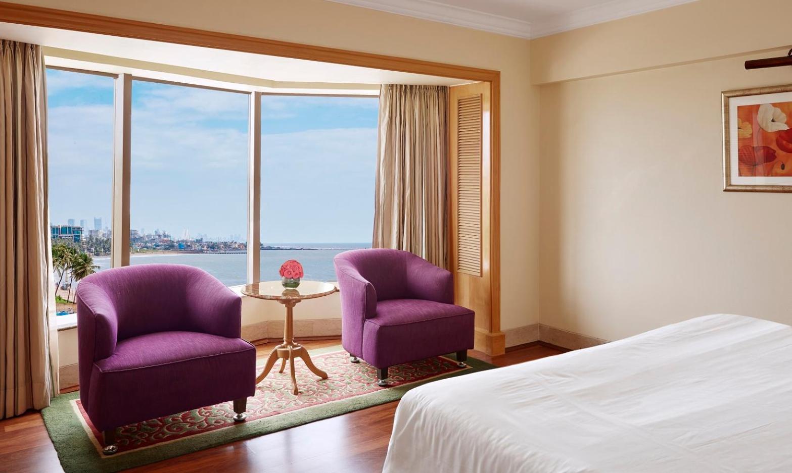 Hotel Ramada Plaza By Wyndham Palm Grove à Bombay Extérieur photo A room at the hotel