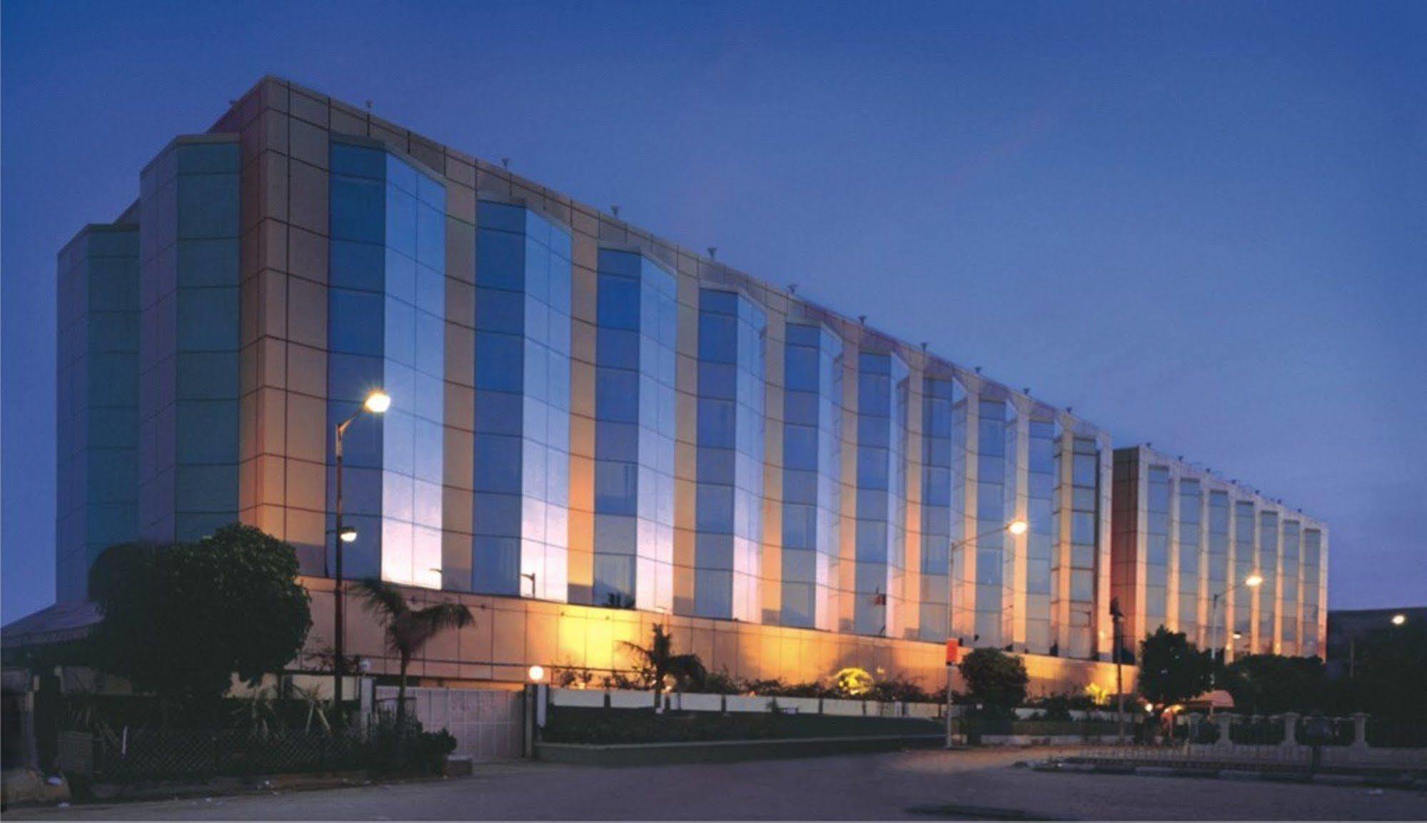 Hotel Ramada Plaza By Wyndham Palm Grove à Bombay Extérieur photo The 5-star Grand Hotel